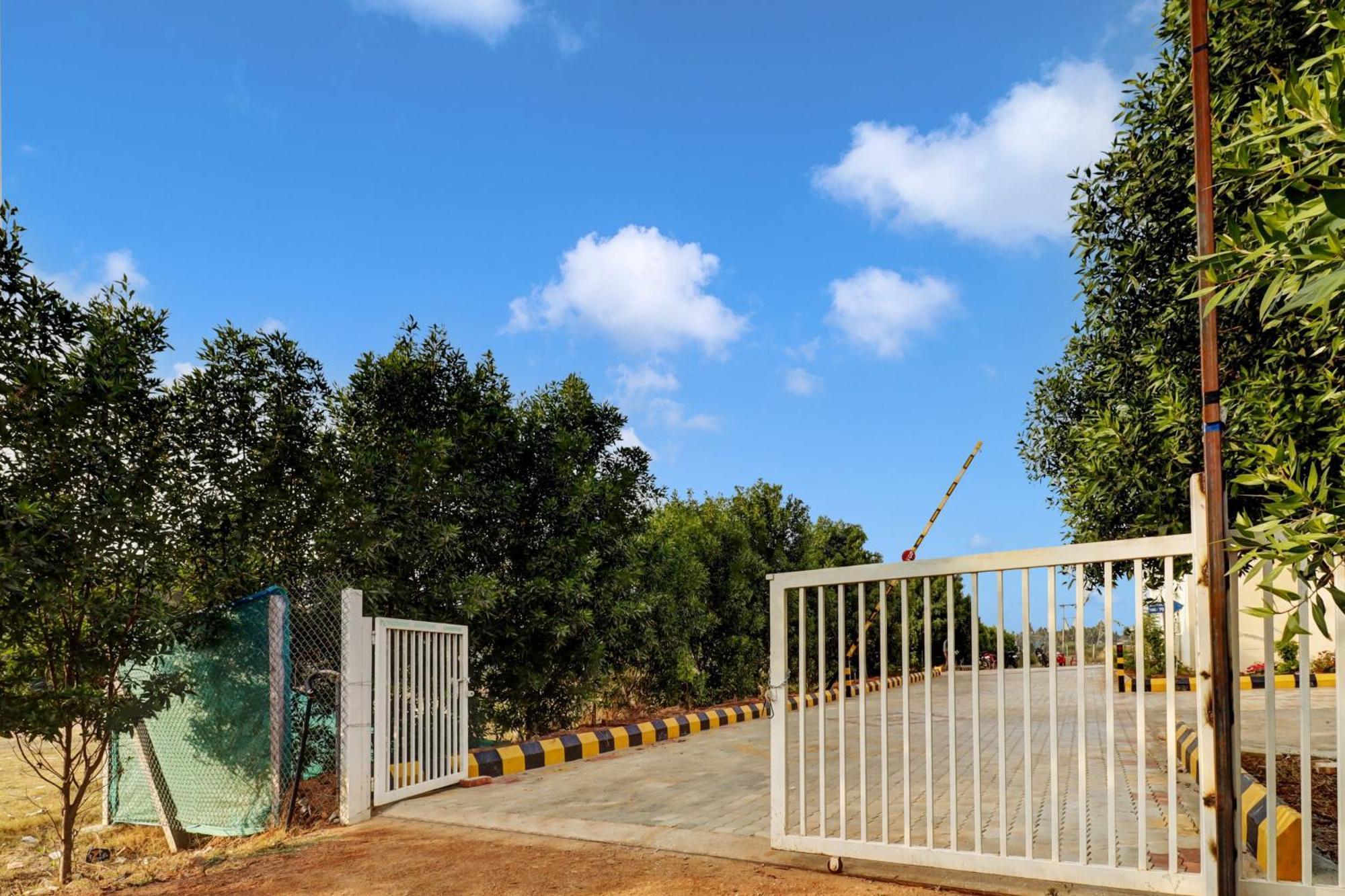 Collection O Chandana Green View Resort Gangāwati Exterior foto